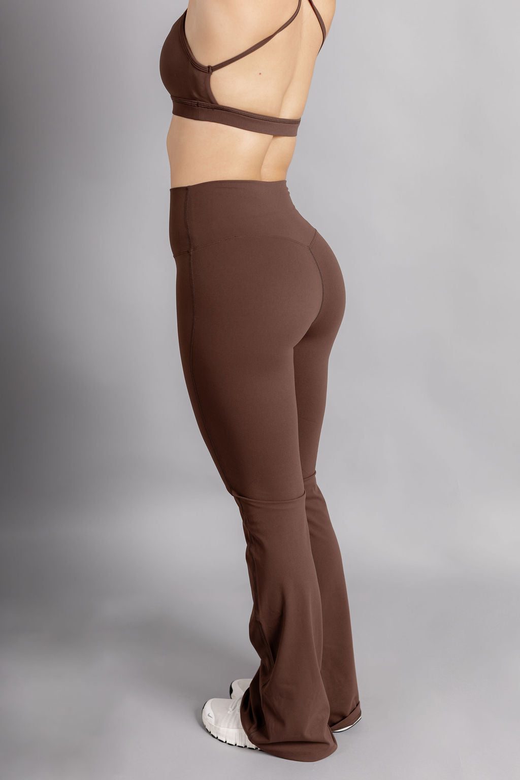 Alure Leggings Acampanados - Cafe Obscuro